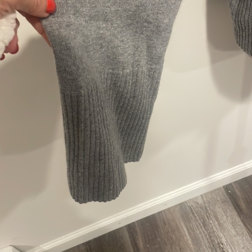 Banana Republic Cashmere Sweater sz. M EUC - Picture 6 of 11